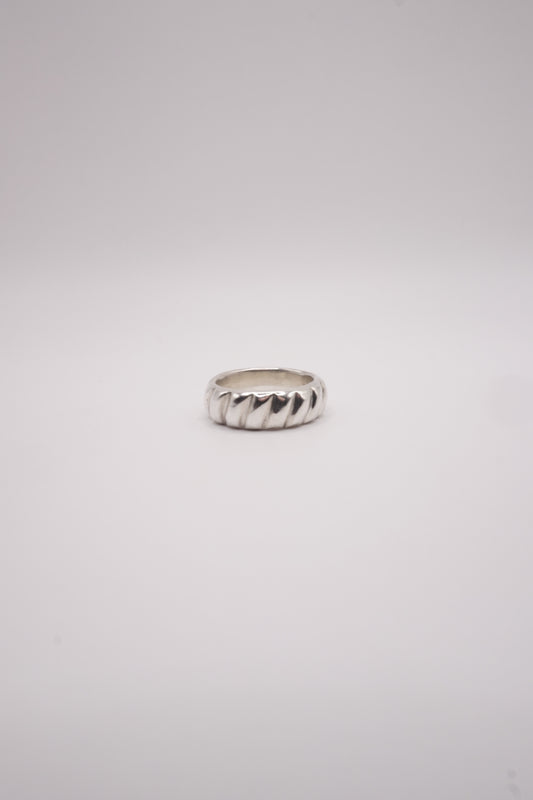 Chunky twisted ring