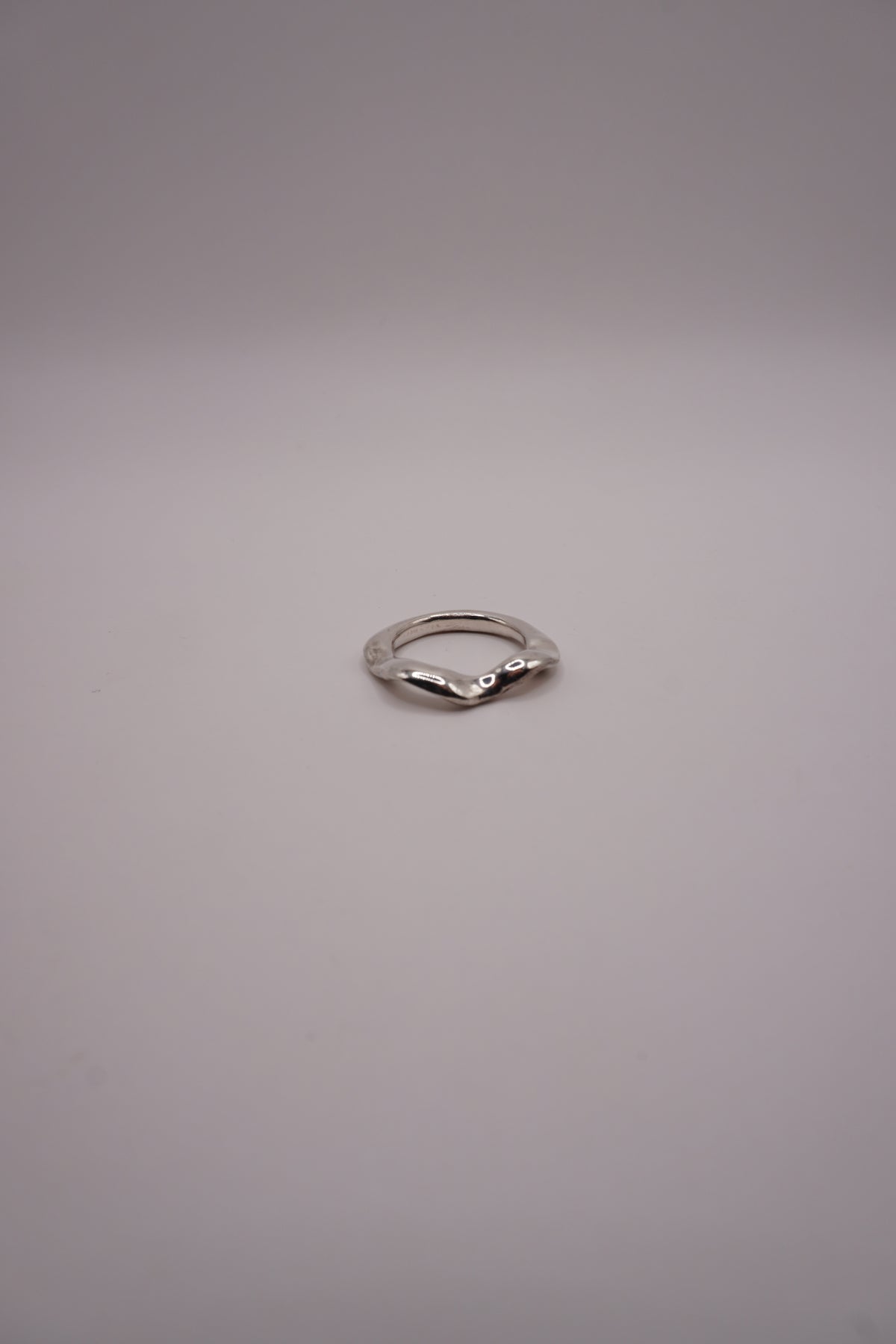 Wavy ring