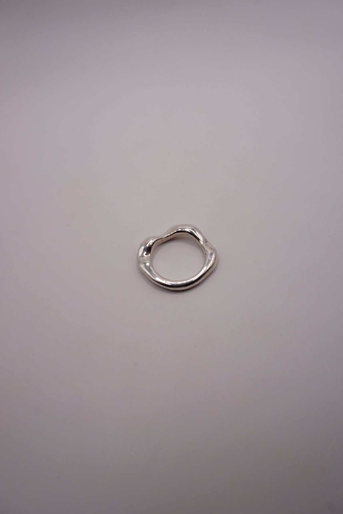 Wavy ring